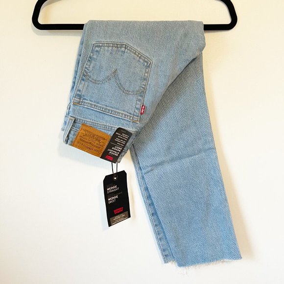 Levi's Denim - NWT Levi's Wedgie Straight High Rise Button Fly Light Wash Jeans Size 24
